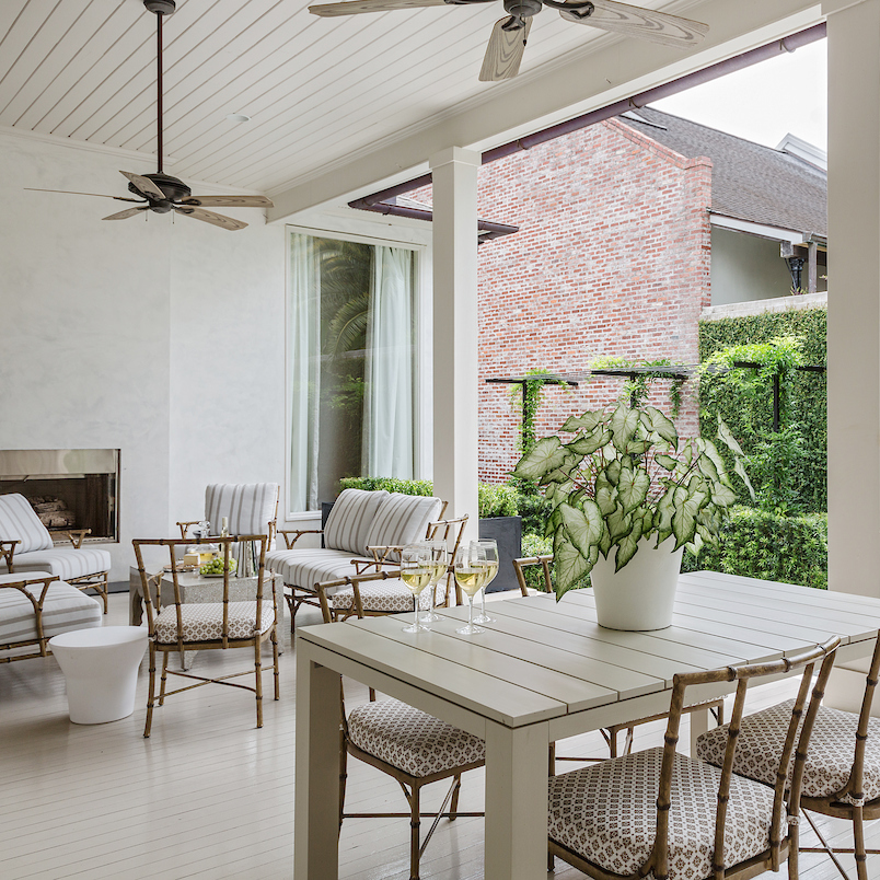 Designing a Chic Outdoor Living Space